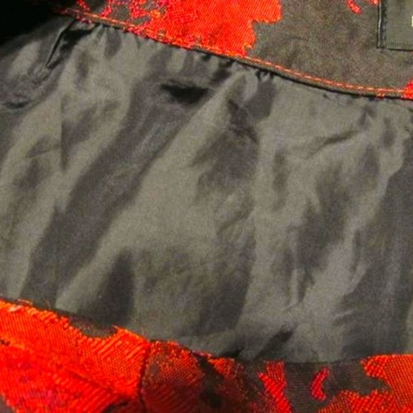 ❣️Gorgeous Black Copper Burgundy Satin Floral Shorts - LJ - Picture 5 of 5